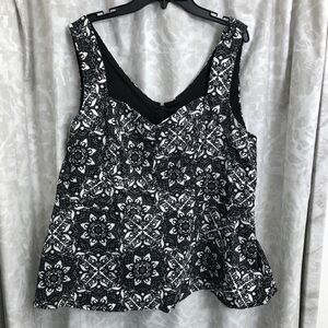 Torrid 1 1X Black White Lace Print Sweetheart Peplum Top w/ Back Zipper